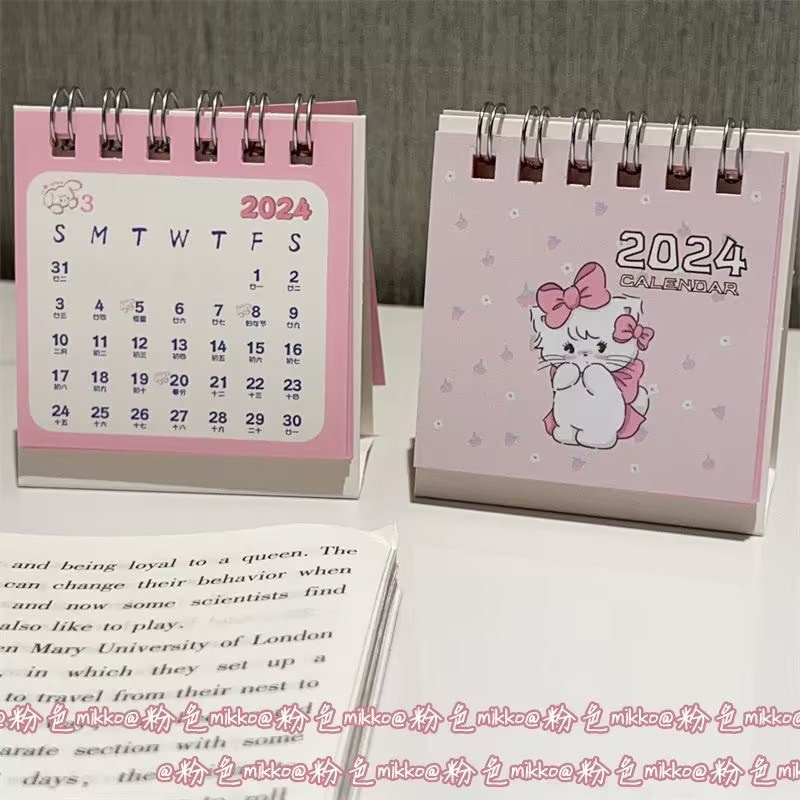 Lịch 2024 Để Bàn In Hình Mèo Dễ Thương Dùng Trang Trí