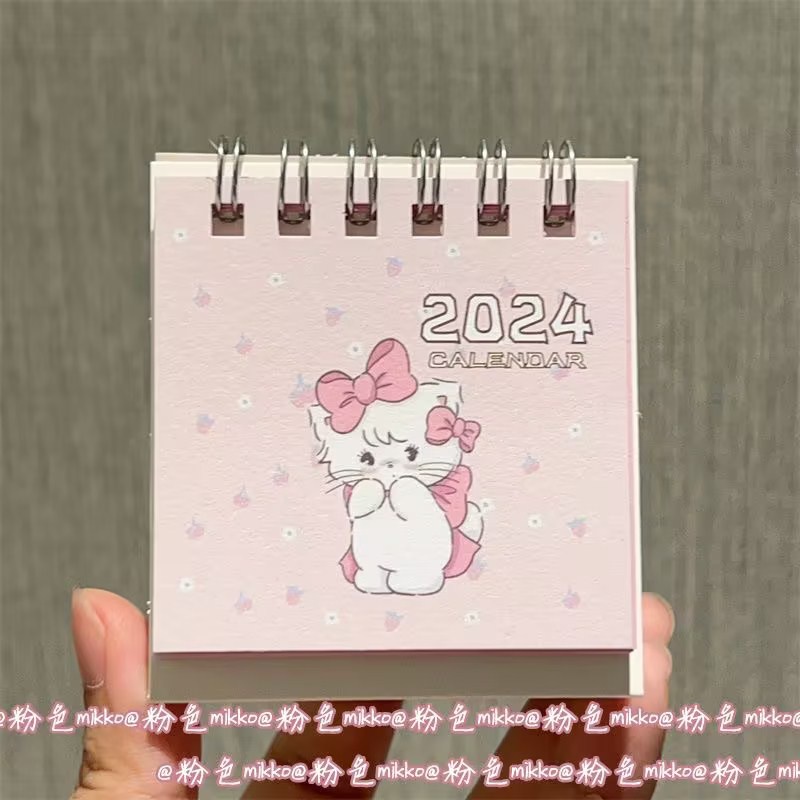 Lịch 2024 Để Bàn In Hình Mèo Dễ Thương Dùng Trang Trí