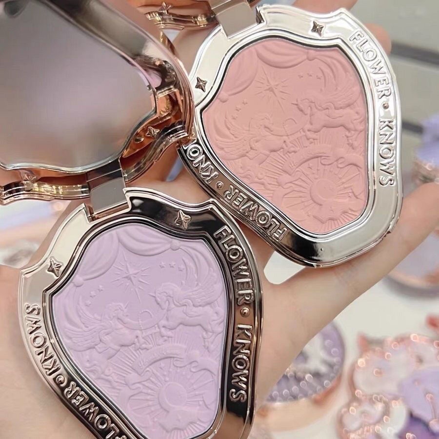 FLOWER KNOWS  Unicorn Snow Cream Pearl Embossed Dâu tây Rococo Cửa hàng Sôcôla Blush Tím Matte Hiển thị Trắng Blush