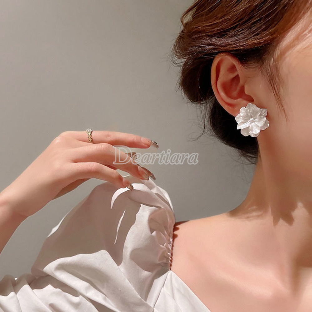 Khuyên Tai Hình Hoa Trắng Phong Cách Pháp Thời Trang Mới Cho Nữ