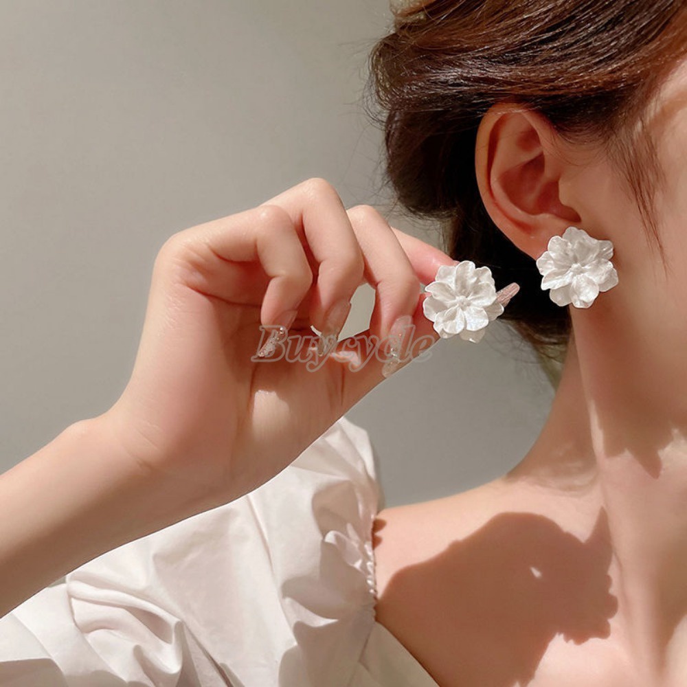 Khuyên Tai Hình Hoa Trắng Phong Cách Pháp Thời Trang Mới Cho Nữ