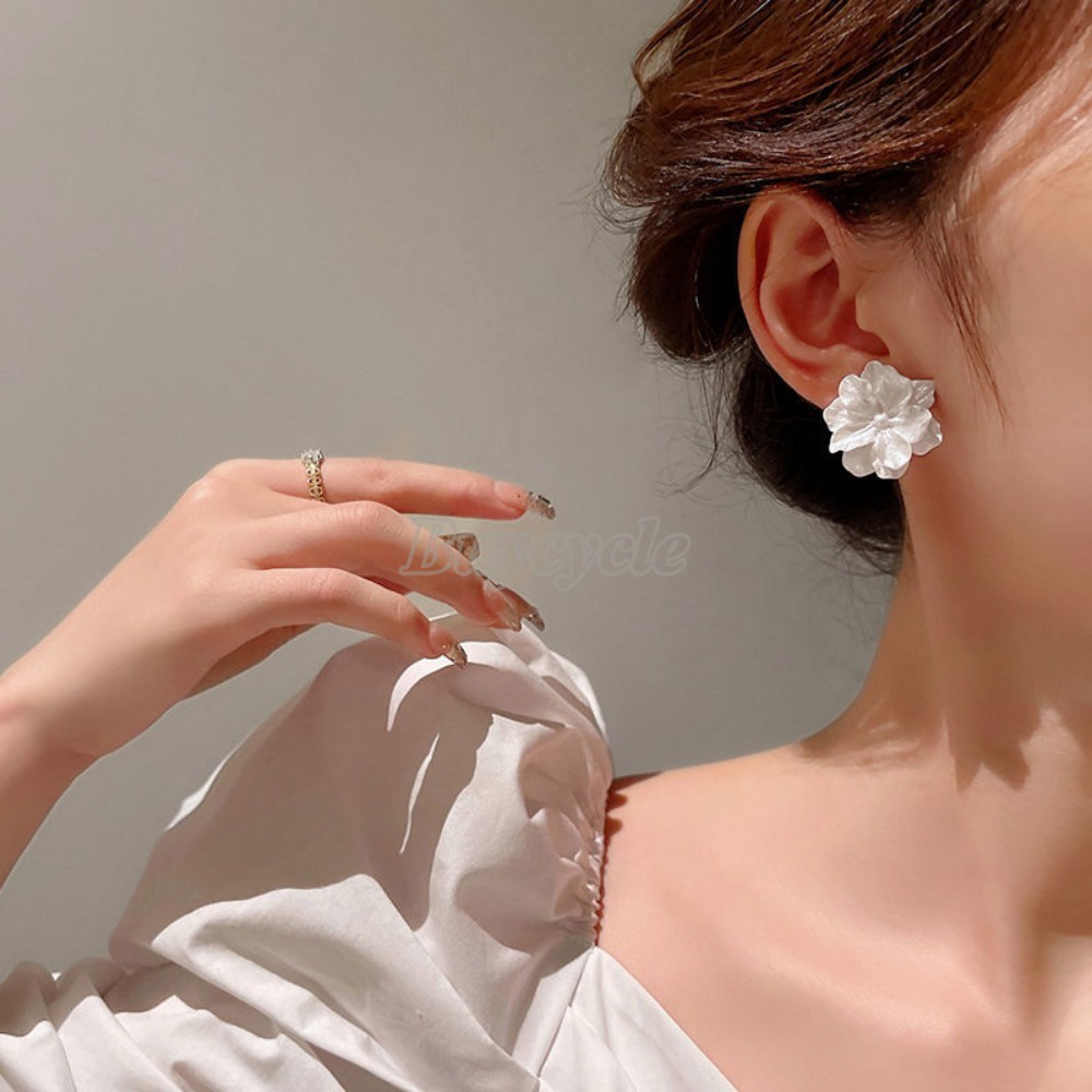 Khuyên Tai Hình Hoa Trắng Phong Cách Pháp Thời Trang Mới Cho Nữ