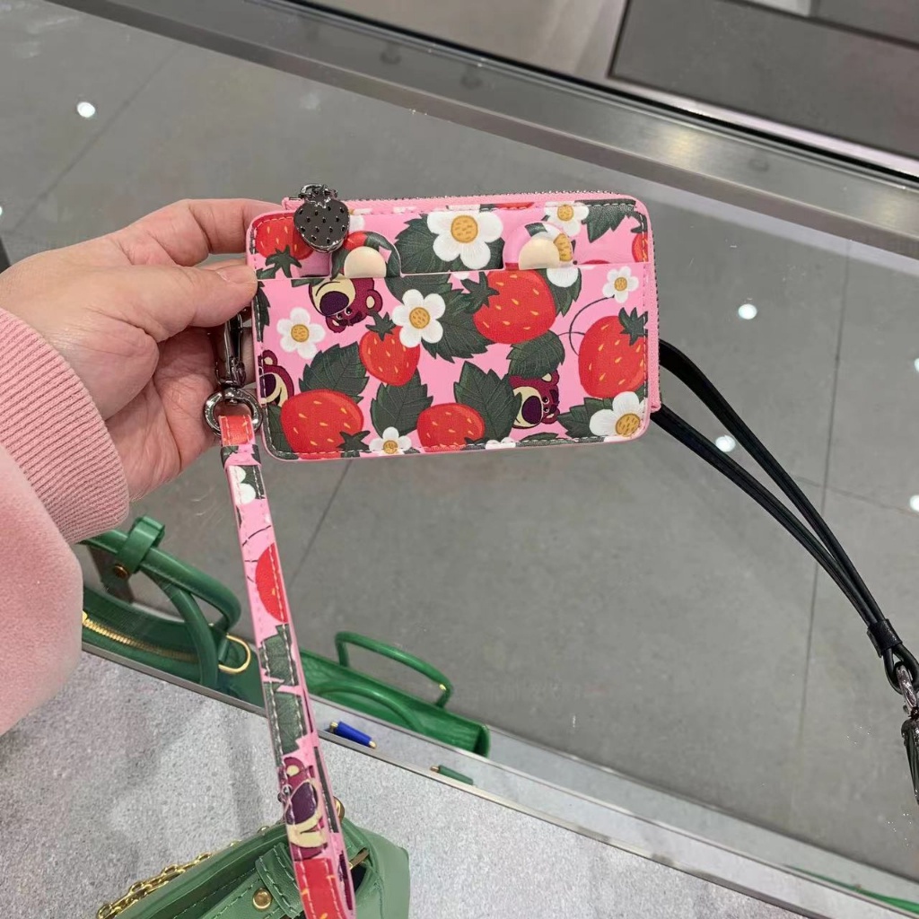 Cnk cnk50840508 Ví Đựng Thẻ Họa Tiết Gấu Và Dâu Tây Dễ Thương Giá Đỡ