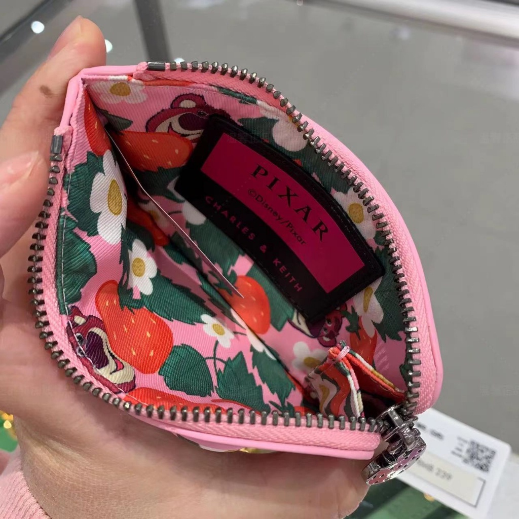 Cnk cnk50840508 Ví Đựng Thẻ Họa Tiết Gấu Và Dâu Tây Dễ Thương Giá Đỡ