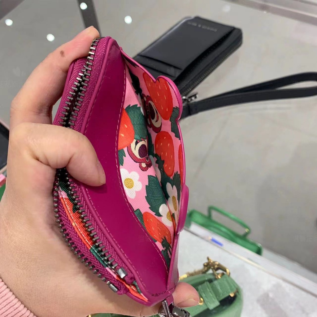 Cnk cnk50840508 Ví Đựng Thẻ Họa Tiết Gấu Và Dâu Tây Dễ Thương Giá Đỡ