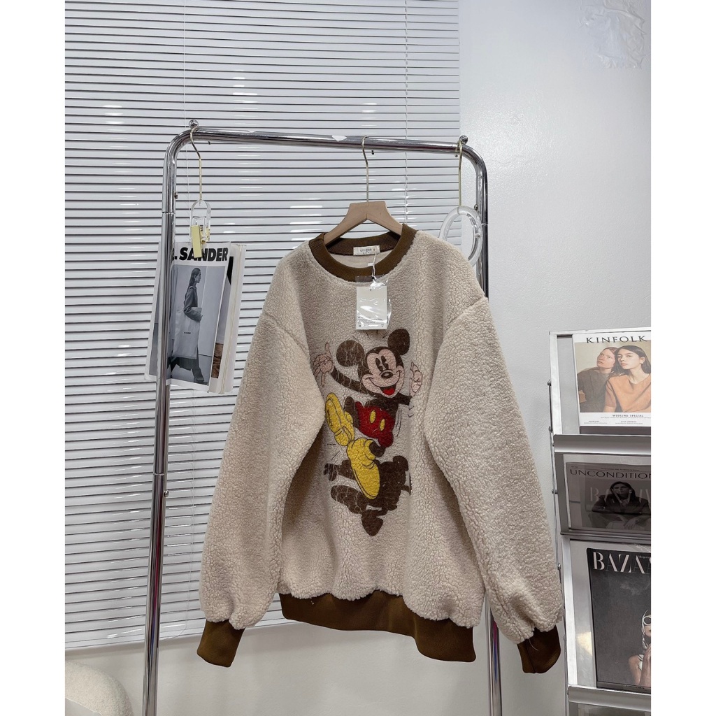 Áo Sweater lông cừu Mickey mềm mịn cổ tròn dáng rộng  tay dài viền nâu_Giá rẻ_Thời Trang_SM345