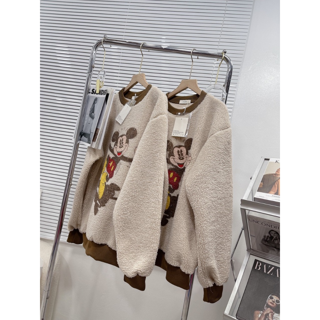 Áo Sweater lông cừu Mickey mềm mịn cổ tròn dáng rộng  tay dài viền nâu_Giá rẻ_Thời Trang_SM345