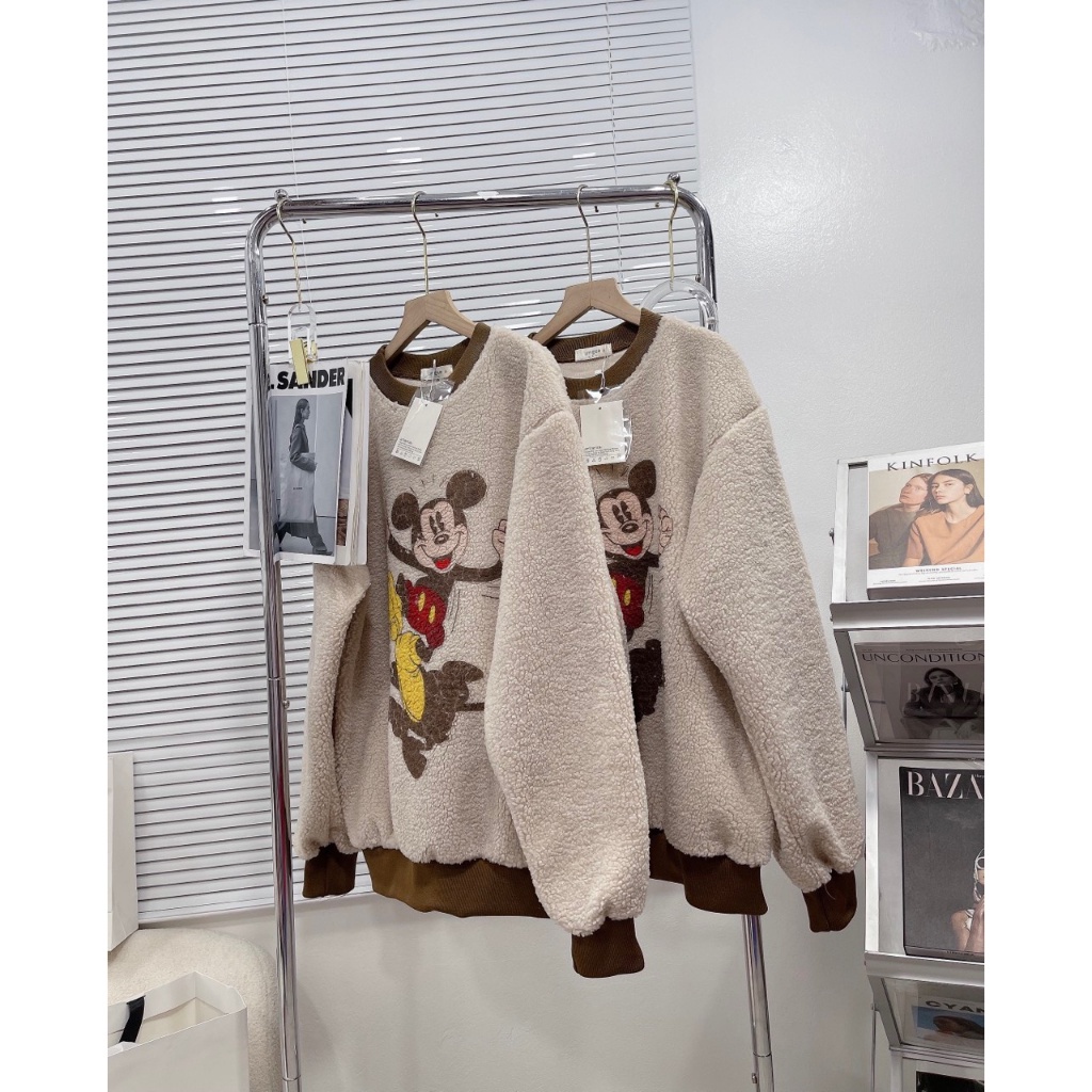 Áo Sweater lông cừu Mickey mềm mịn cổ tròn dáng rộng  tay dài viền nâu_Giá rẻ_Thời Trang_SM345