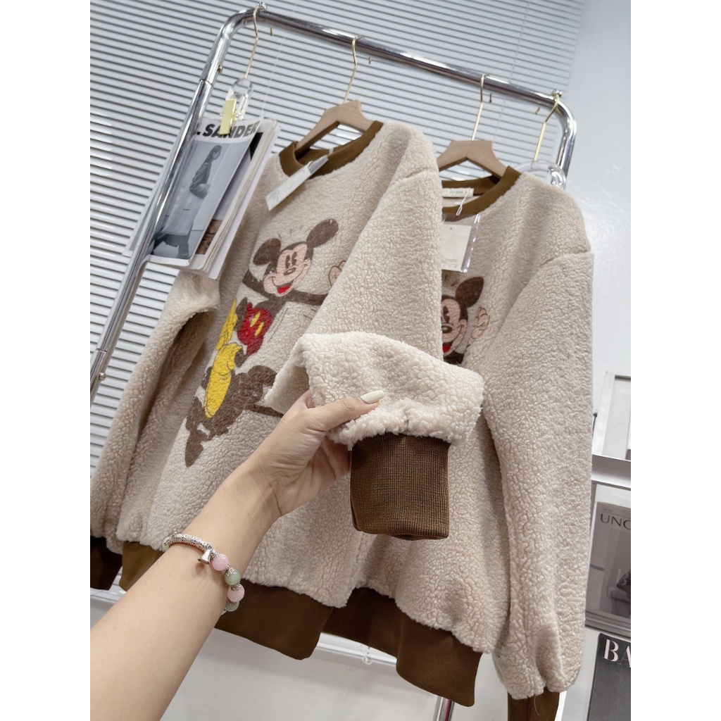 Áo Sweater lông cừu Mickey mềm mịn cổ tròn dáng rộng  tay dài viền nâu_Giá rẻ_Thời Trang_SM345