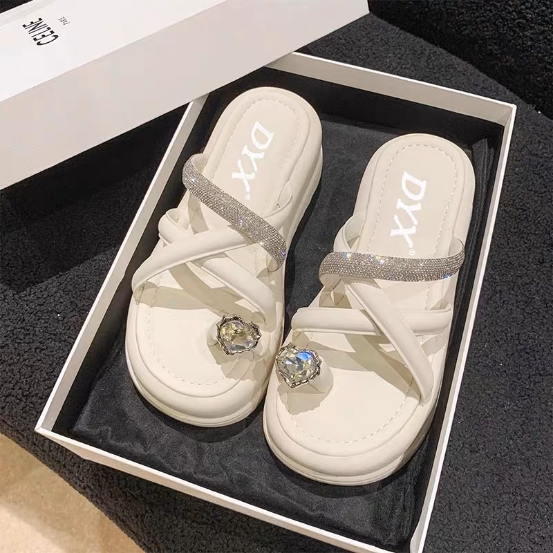 Dép nữ xỏ ngón Tim đế bánh mì 5p cao cấp Spost