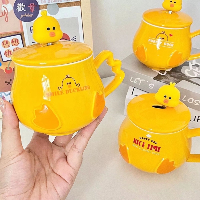 Ly cốc sứ có nắp hình chú vịt vàng đáng yêu dễ thương kèm thìa inox 400ml