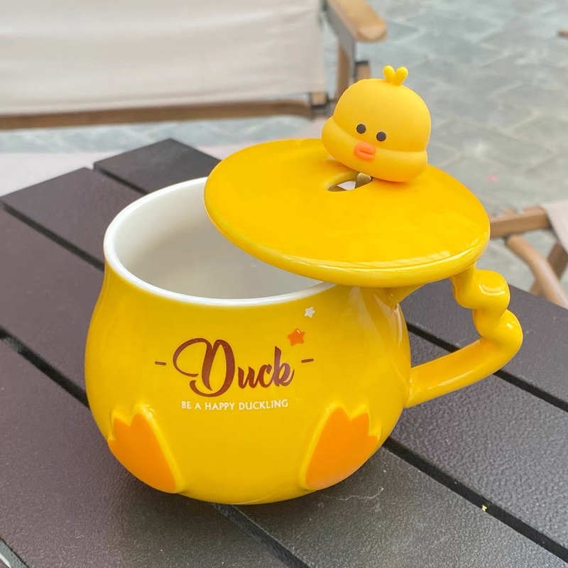 Ly cốc sứ có nắp hình chú vịt vàng đáng yêu dễ thương kèm thìa inox 400ml
