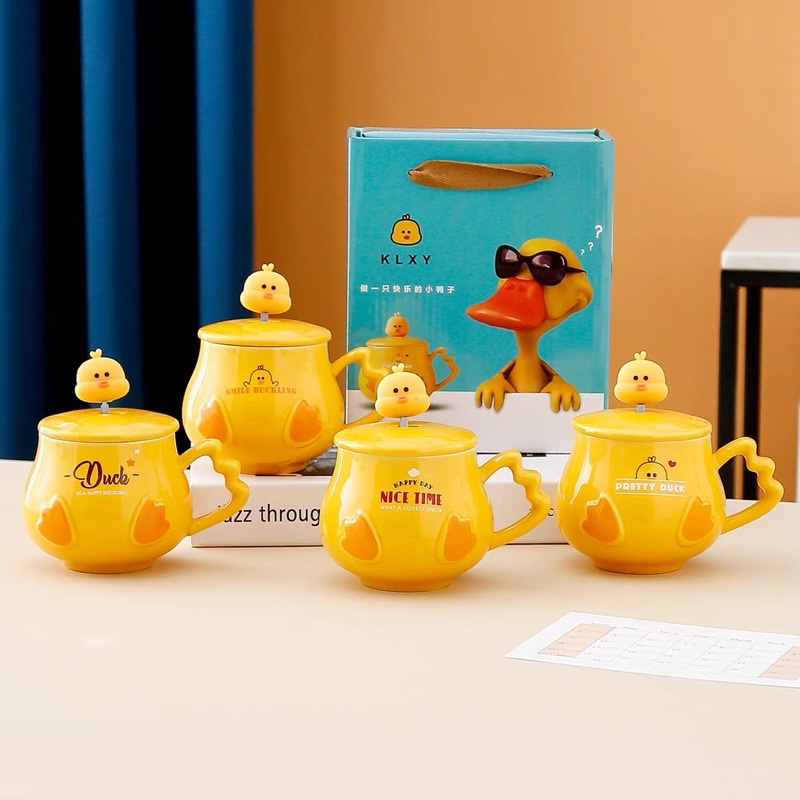 Ly cốc sứ có nắp hình chú vịt vàng đáng yêu dễ thương kèm thìa inox 400ml