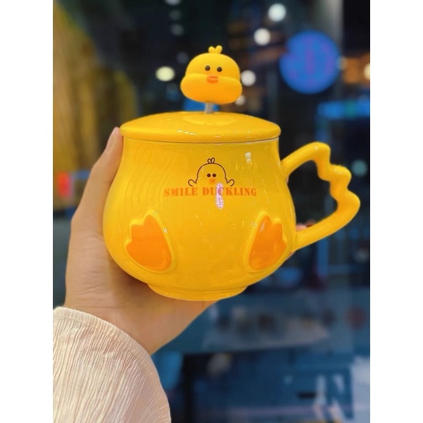 Ly cốc sứ có nắp hình chú vịt vàng đáng yêu dễ thương kèm thìa inox 400ml