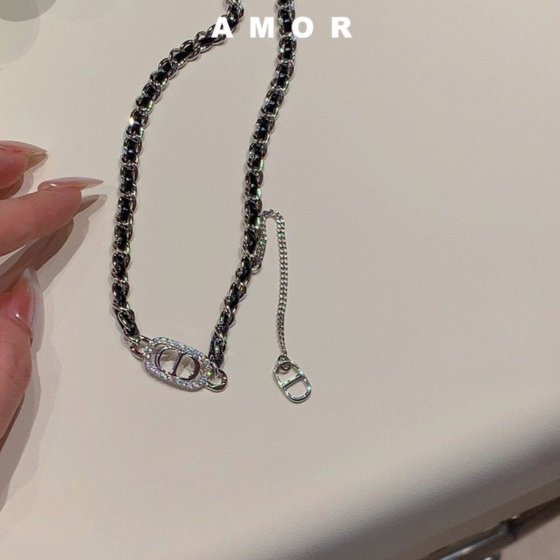 Vòng cổ choker Da Mặt Chữ Cái Tua Rua