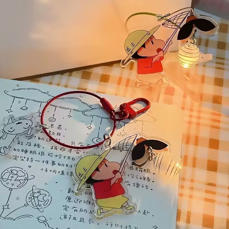 Móc Khóa acrylic Hình Cậu Bé Bút Chì Dễ Thương