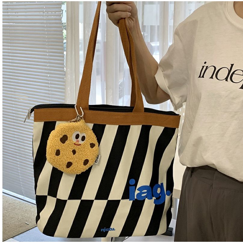 Túi bàn cờ có dây kéo  Túi Tote đáy cứng  Túi đeo chéo một bên vai  Túi Tote  Túi xách một bên vai  Túi nữ dung tích lớn  Túi vải một vai  Túi tote vải  Túi vải di động  Túi tote một vai