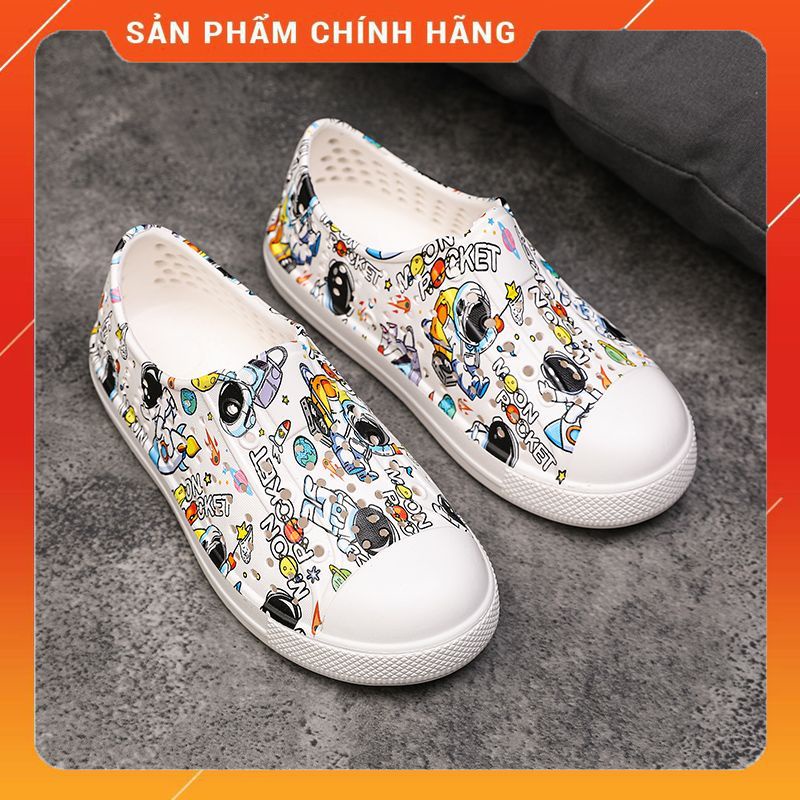 Giày NATIVE mẹ và bé 2024 siêu nhẹ, giày đi mưa đi biển, đi học thoáng khí