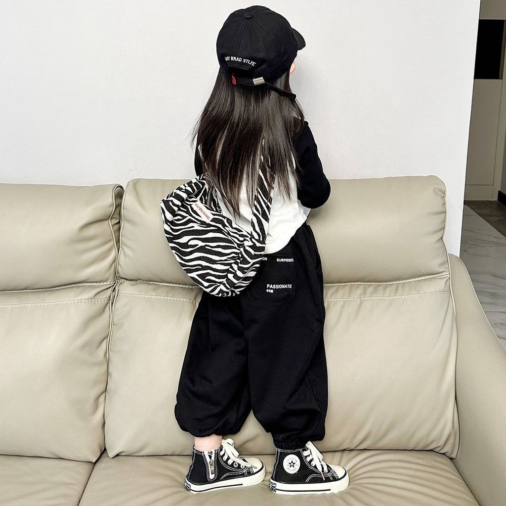 Aiyaya quần áo bé gái Áo thun dài tay + quần dài Phong cách mới mùa thu thời trang trẻ em Đơn giản và thoải mái