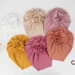1 mũ turban sọc dọc đính hoa cho bé