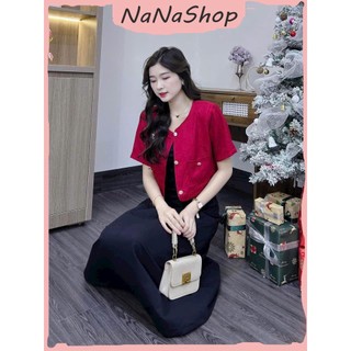 Đầm hai dây dáng suông với tone màu đen dáng maxi mix kèm áo khoác đỏ tay ngắn phối nút chất lennin dễ phối, dễ mặc