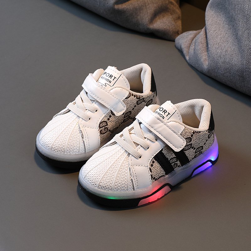 Giầy thể thao Quảng Châu cao cấp có đèn LED 2023 cho bé trai và bé gái mã mới full box GD59