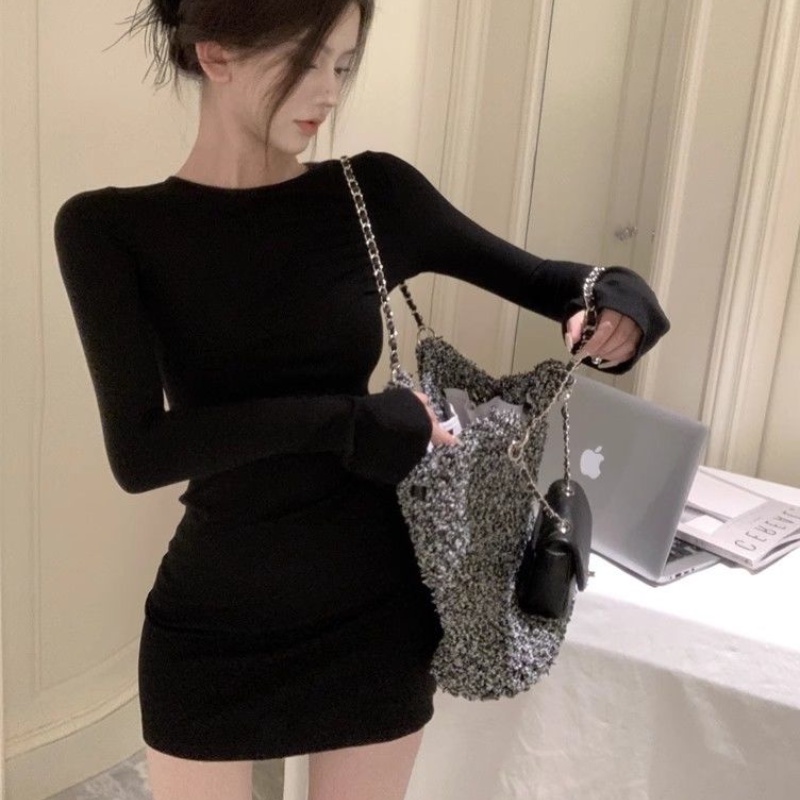 Đầm Đen Tay Dài Hở Lưng Ôm Dáng Phong Cách Mùa Thu Thuần Khiết