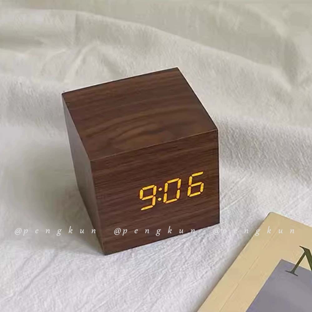 Đồng hồ báo thức bằng gỗ có đèn led thiết kế đơn giản không gây tiếng ồn tiện dụng