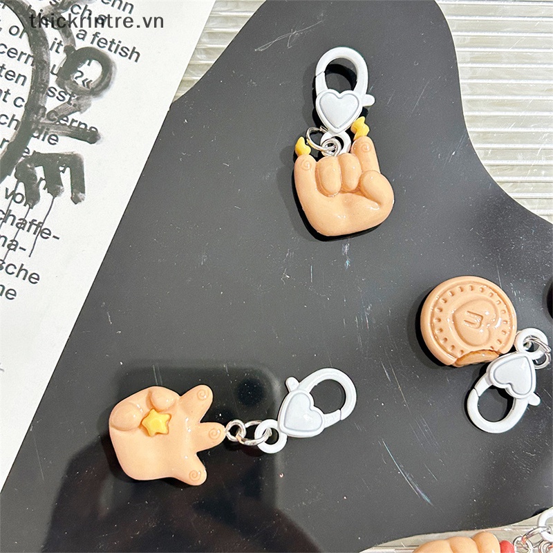 Móc Chìa Khóa Xe Hơi / Túi Xách Bằng Nhựa resin Họa Tiết Hoạt Hình gesture Dễ Thương Sáng Tạo Thích Hợp Làm Quà Tặng Cho Bé vn