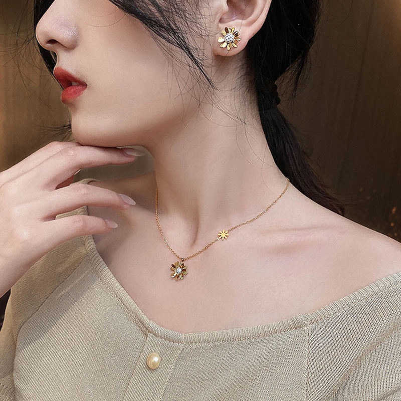 Bông tai titan nữ không gỉ hình hoa cúc nhí dễ thương phong các ins hàn quốc