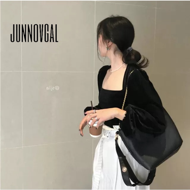 Junnovgal Áo Nhung Tay Phồng Dài Cổ Vuông Màu Đen Thời Trang 2023 Cho Nữ