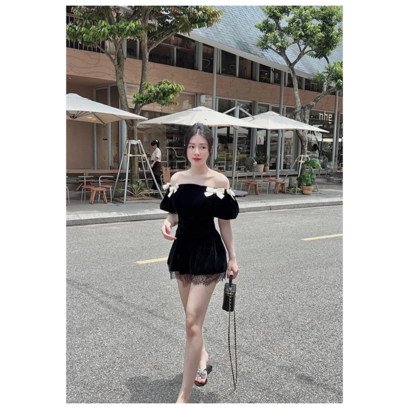 Áo nhung trễ vai tay bồng cổ vuông khoá lưng đính nơ trắng xinh xắn