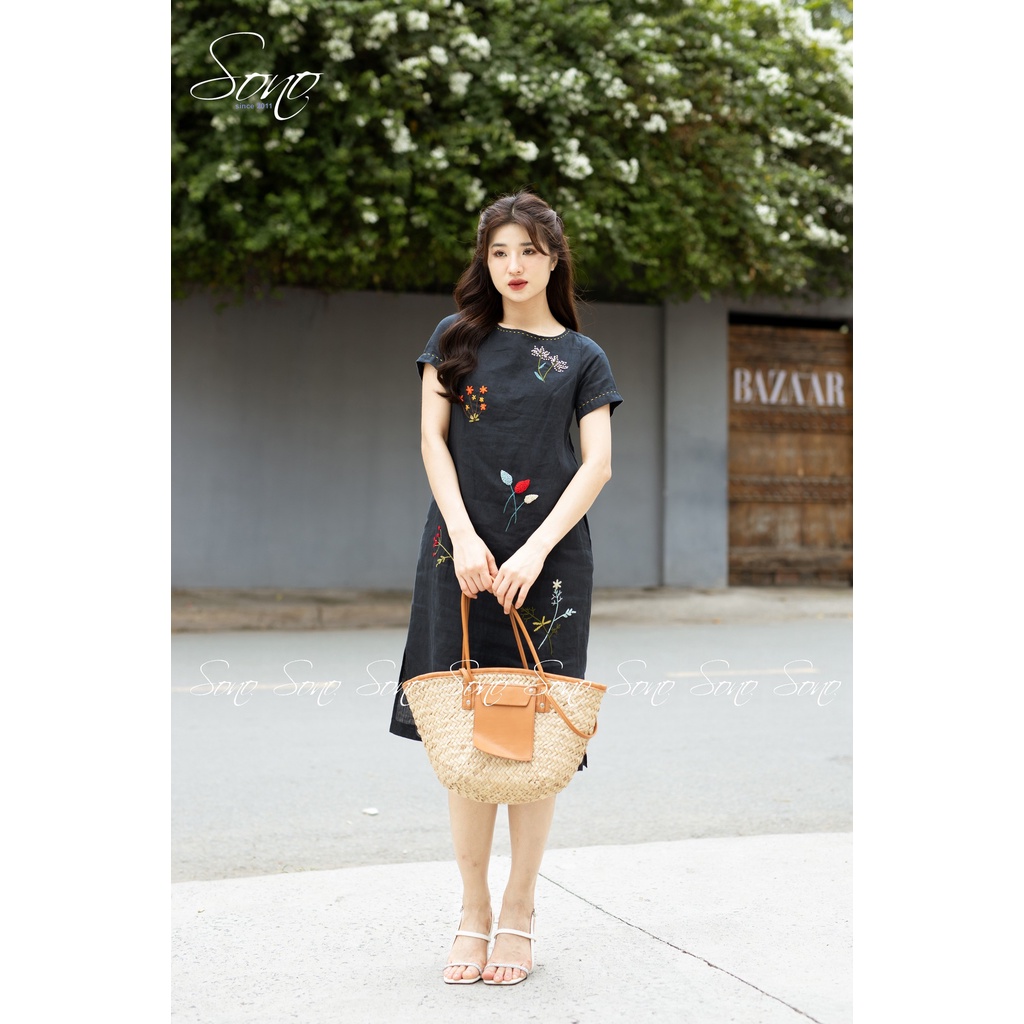 SONO - Đầm linen navy thêu toàn thân