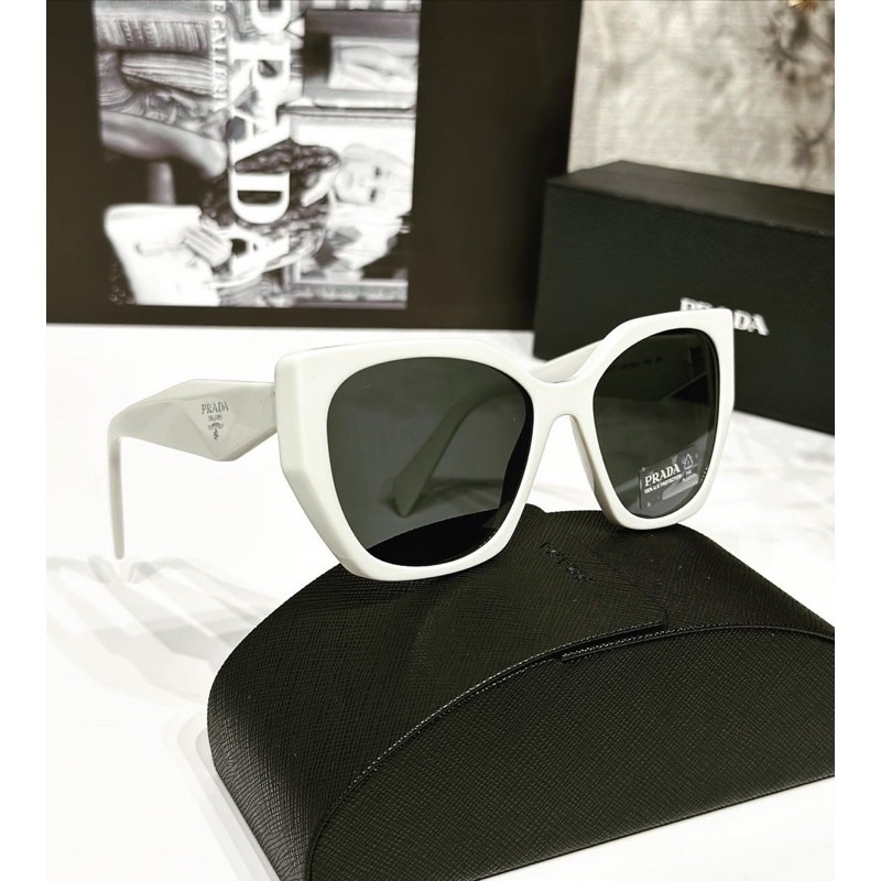 Kính Hiệu Vuông Xếch Mèo Góc Cạnh !!Pra!da!! Hot Đen Trắng