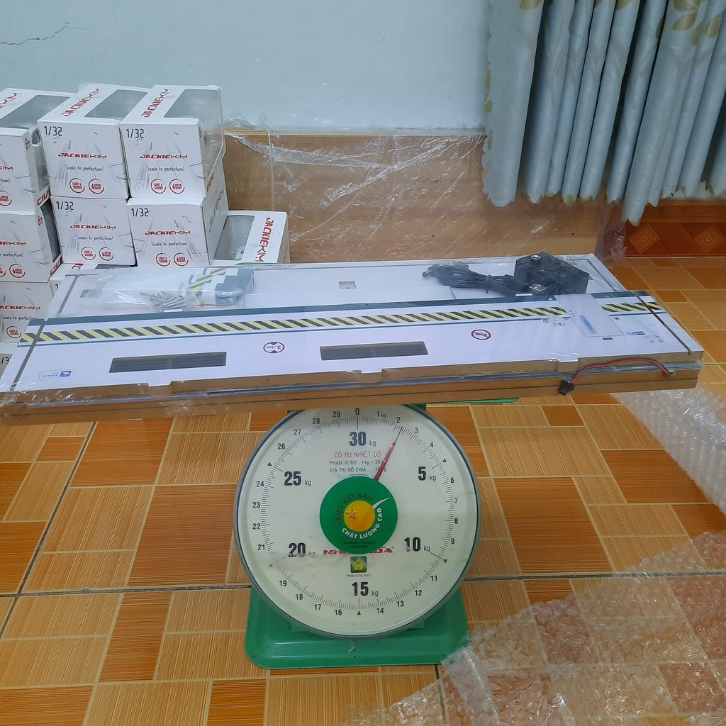 Gara trưng bày xe mô hình ô tô tỉ lệ 1:32 có đèn chiếu sáng - Parking lot 1:32 tặng ô tô