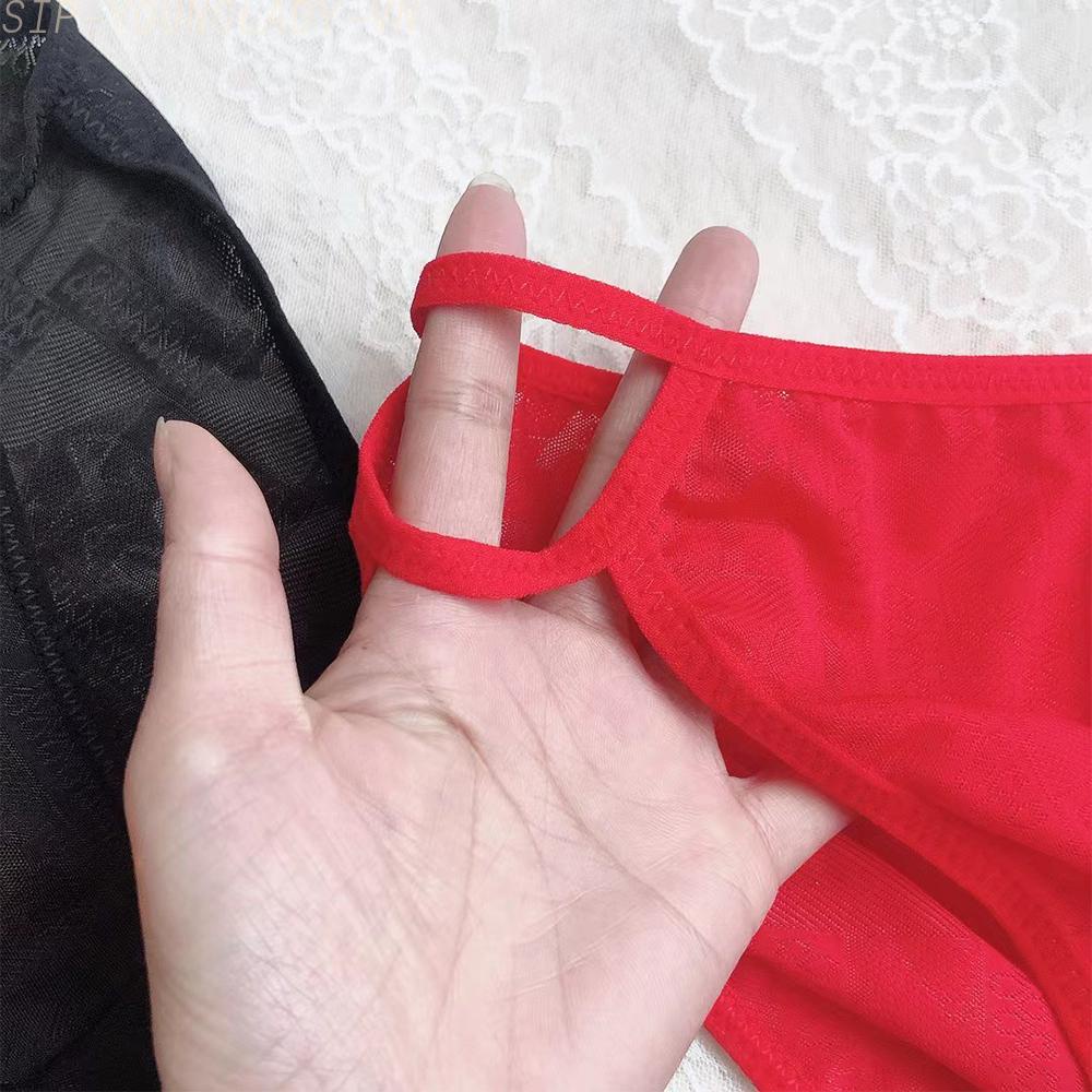 Quần Sịp Ren Đỏ Sinh Sản Và Quyến Rũ Có Chân Đứng Ra Từ Đám Đông