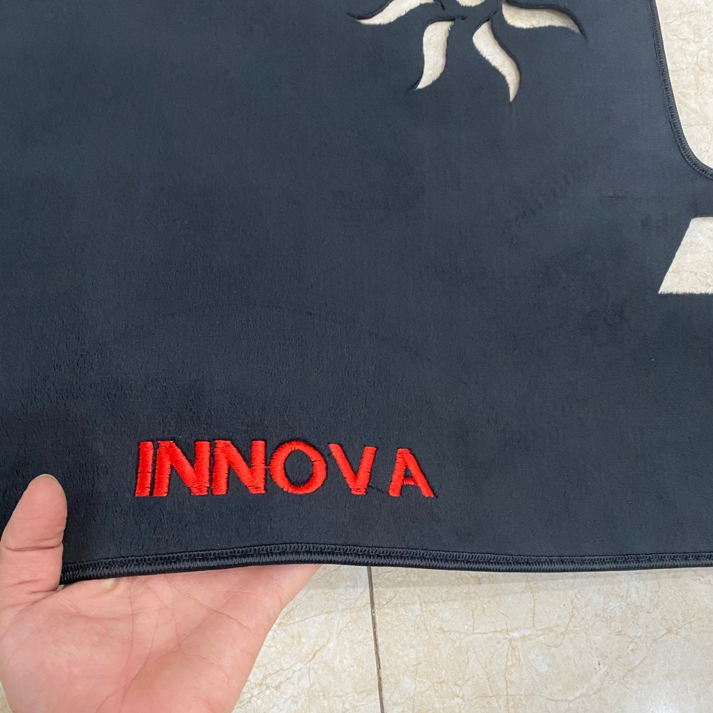 Thảm taplo xe Toyota Innova 2023 2024 hàng đẹp, đế có chống trượt, che nắng tốt - hellooto shop