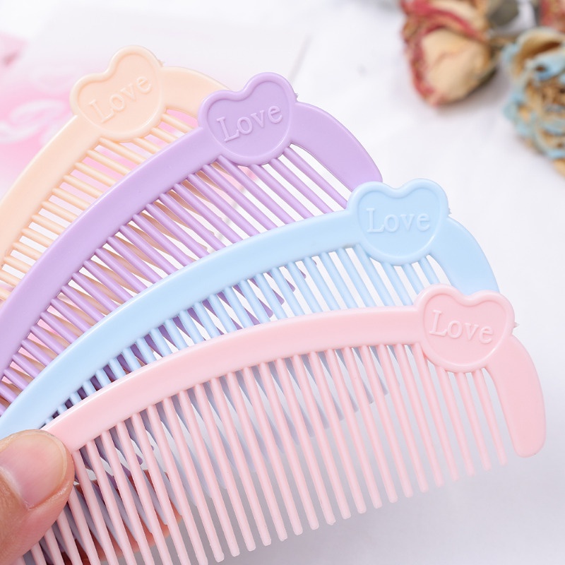 Lược Chải Tóc mini Bằng Nhựa Nhiều Màu Sắc Không Làm Hại Da Đầu / Lược mini Cầm Tay Cho Trẻ Em / Lược Chải Tóc Tình Yêu Hoạt Hình