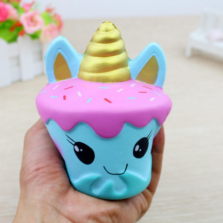 SquiShy to - bánh gato kem mọc sừng thơm chậm tăng dễ thương