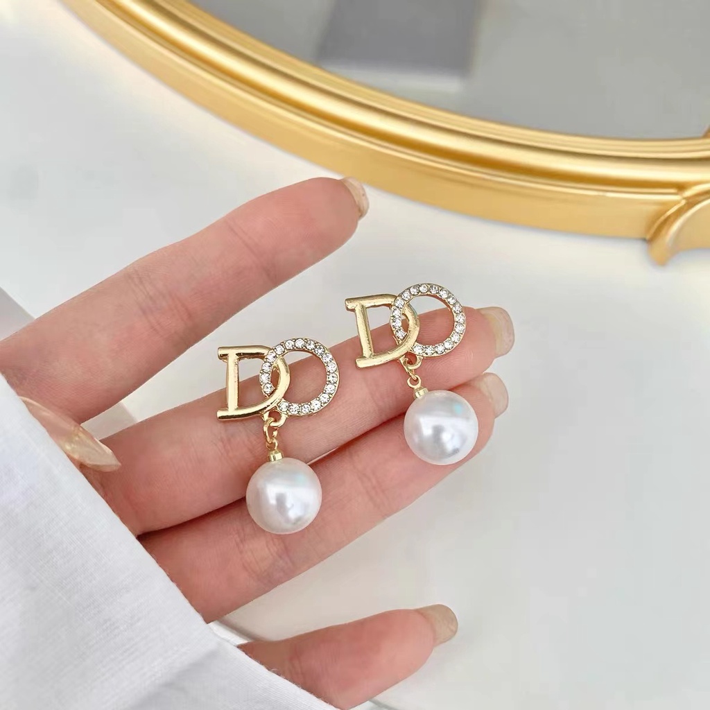 Bông Tai Chữ Cái Màu Đen Cá Tính Cho Nữ