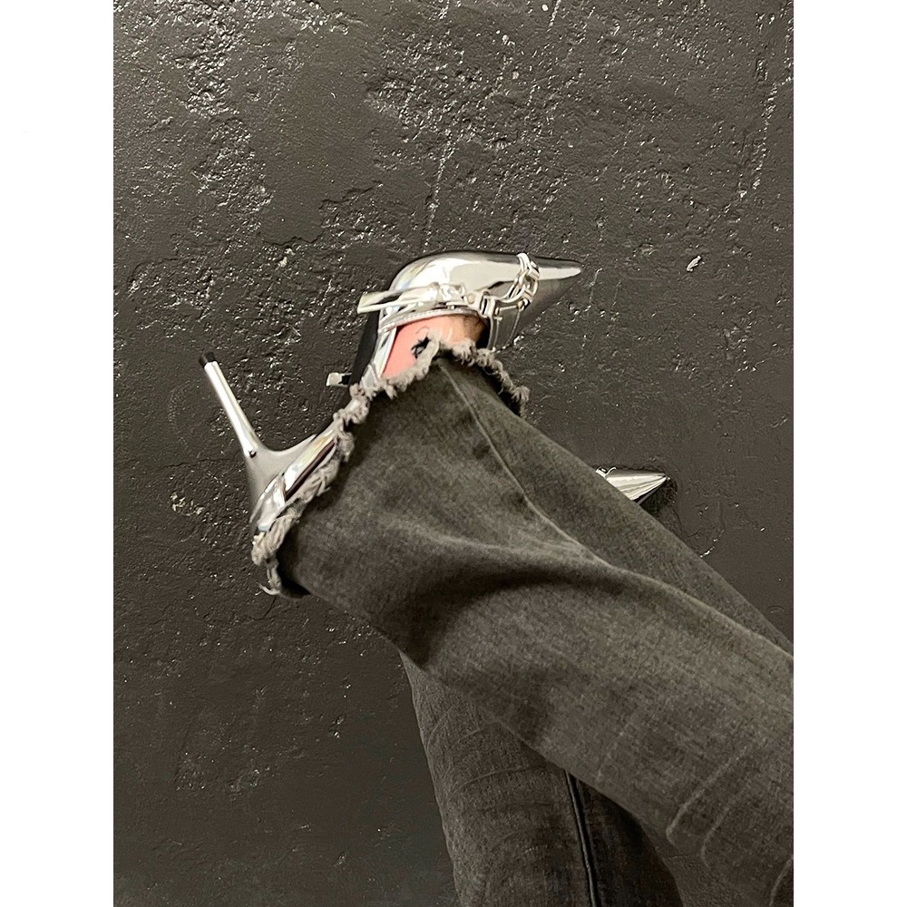 Giày Cao Gót Mũi Nhọn Màu Đen Đính Đinh Tán Phong Cách Âu Mỹ