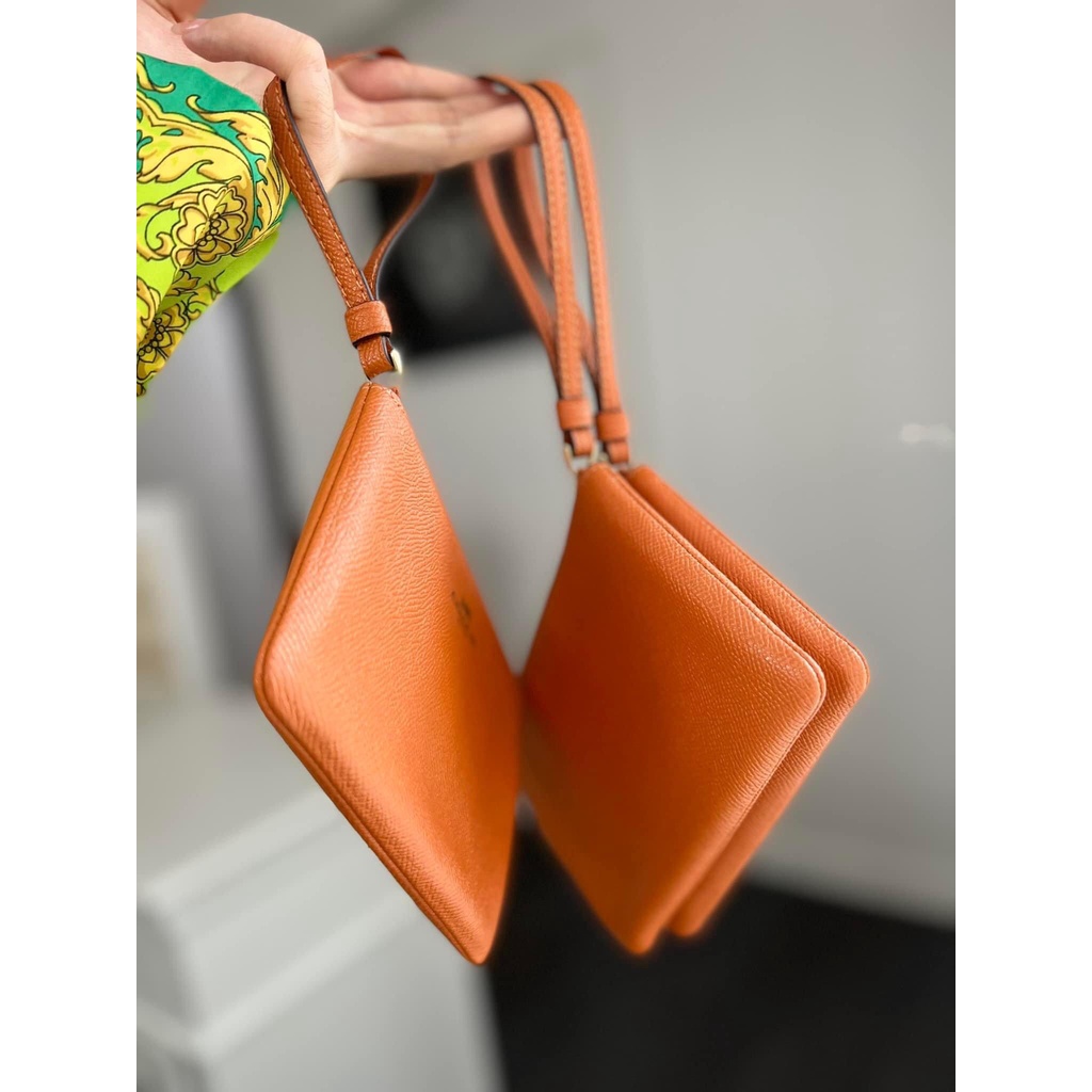 Ví chính hãng nữ Coach móc tay siêu xinh nha - Size 16x11cm để tiền +ngăn nhỏ card thẻ thoải mái luôn Chính Hãng