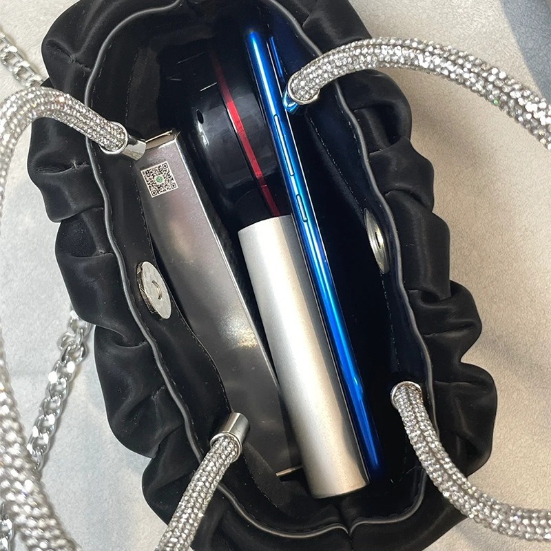 Túi Xách Đeo Chéo Hình Đám Mây Trong Suốt Phối Dây Xích Thời Trang Thu Đông 2023 Cho Nữ