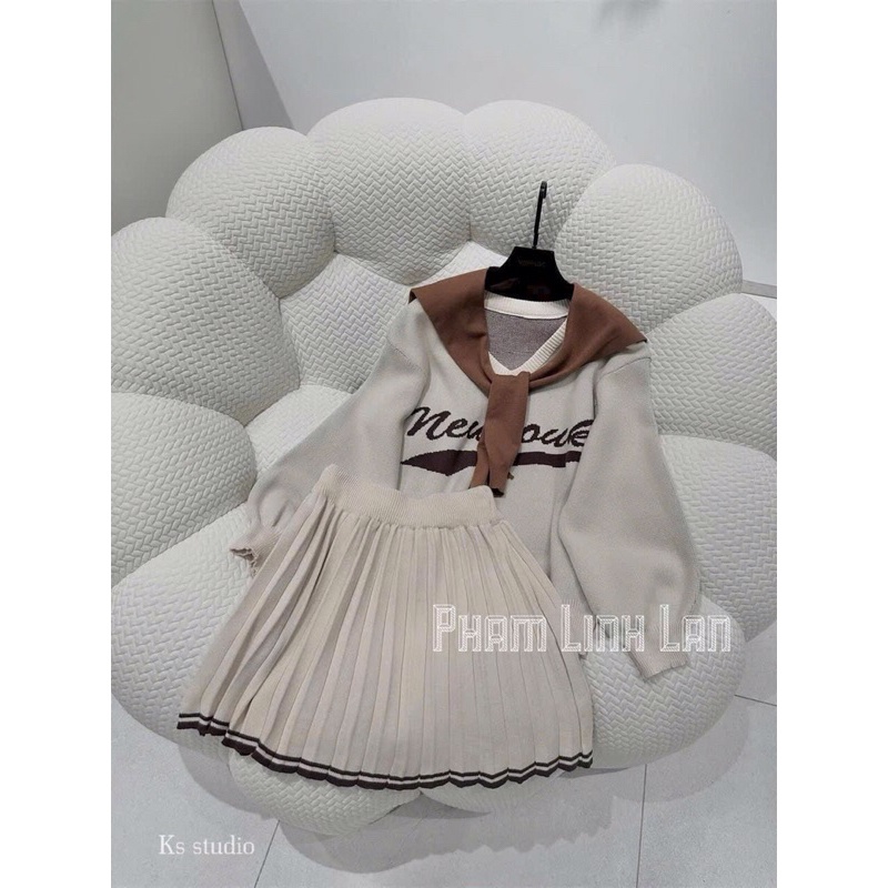 Set áo len mic chân váy kèm khăn