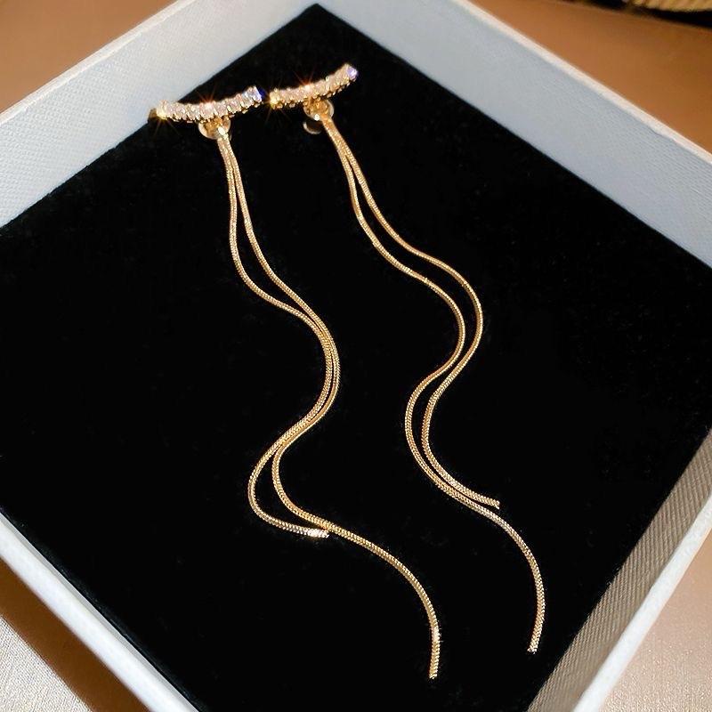 Bông tai tua rua thả dài sang chảnh , khuyên tai phong cách hàn quốc