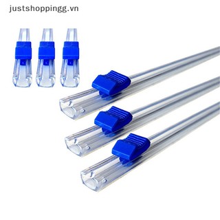 1 cuộn màng bọc thực phẩm bằng nhựa và màng cắt