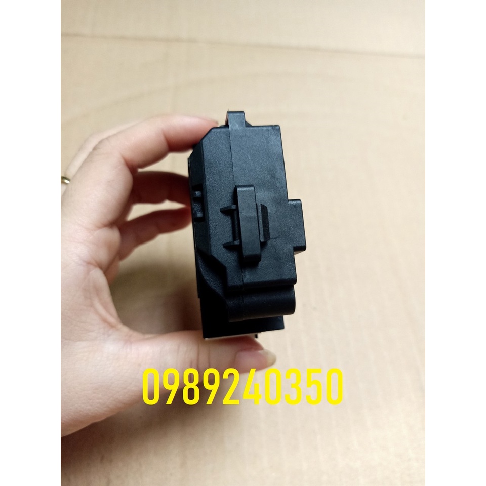 Công tắc khoá cửa máy giặt Toshiba 3 chân lồng ngang chính hãng