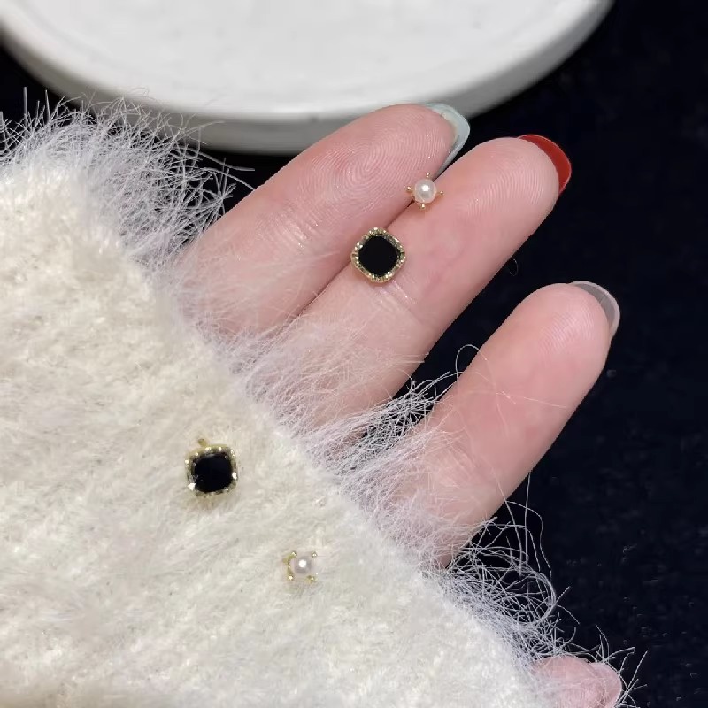 Bông Tai Hình Vuông Nhỏ Màu Đen / Trắng Đính Kim Sa Phong Cách Hàn Quốc Thời Trang 2023