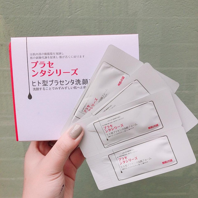 Mặt Nạ Nhau Thai Ủ Trắng Da Rwine Beauty Placenta Face Cleanser Nhật Bản - 50 Gói
