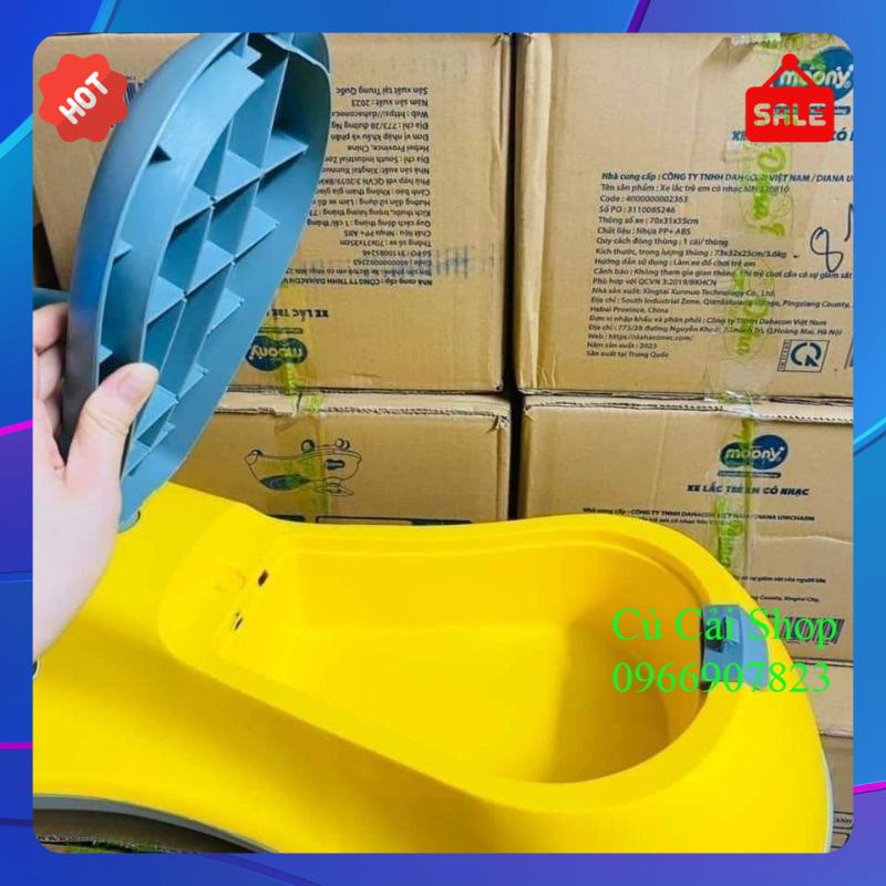 Xe lắc cho bé hkm Moony xịn sò,xinh xắn